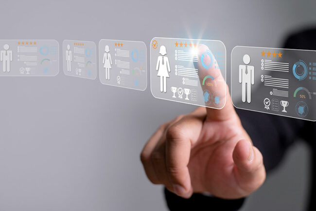 Recrutamento e Seleção Dedo apontando para uma tela virtual