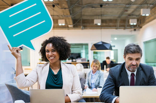 Comunicação Eficaz colegas de trabalho sentados lado a lado