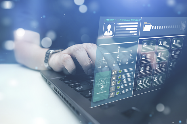 17_blog Homem digitando no notebook