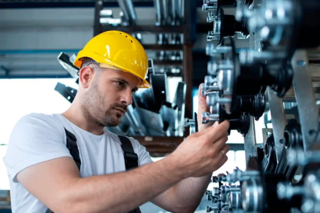 22_blog homem trabalhando em metalurgica