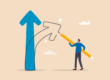 Ilustração de um homem segurando um grande lápis e desenhando uma seta que muda de direção, simbolizando uma transição de carreira ou mudança de trajetória profissional.